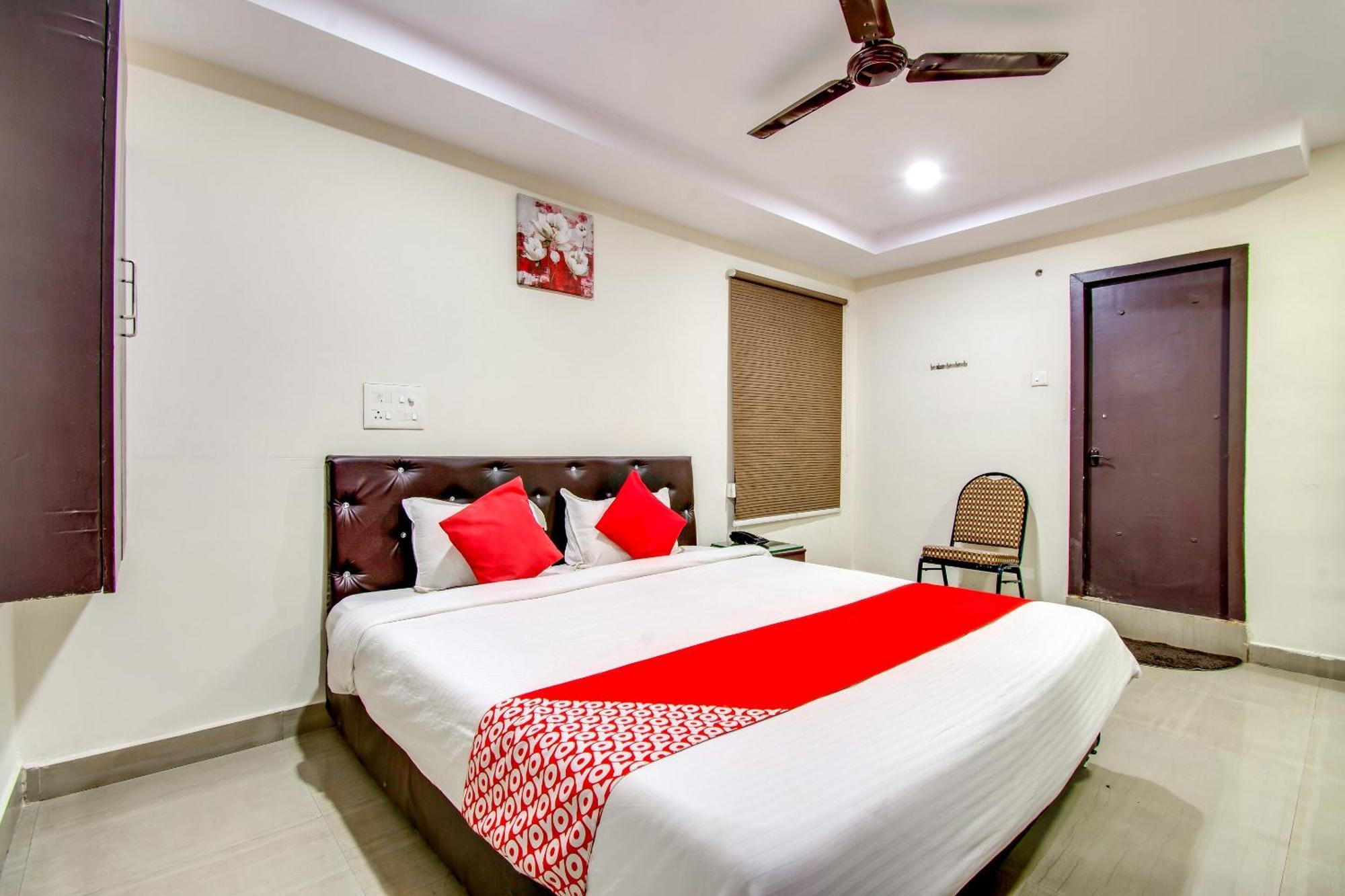Oyo Akshaya Inn Vijayawāda Exterior foto