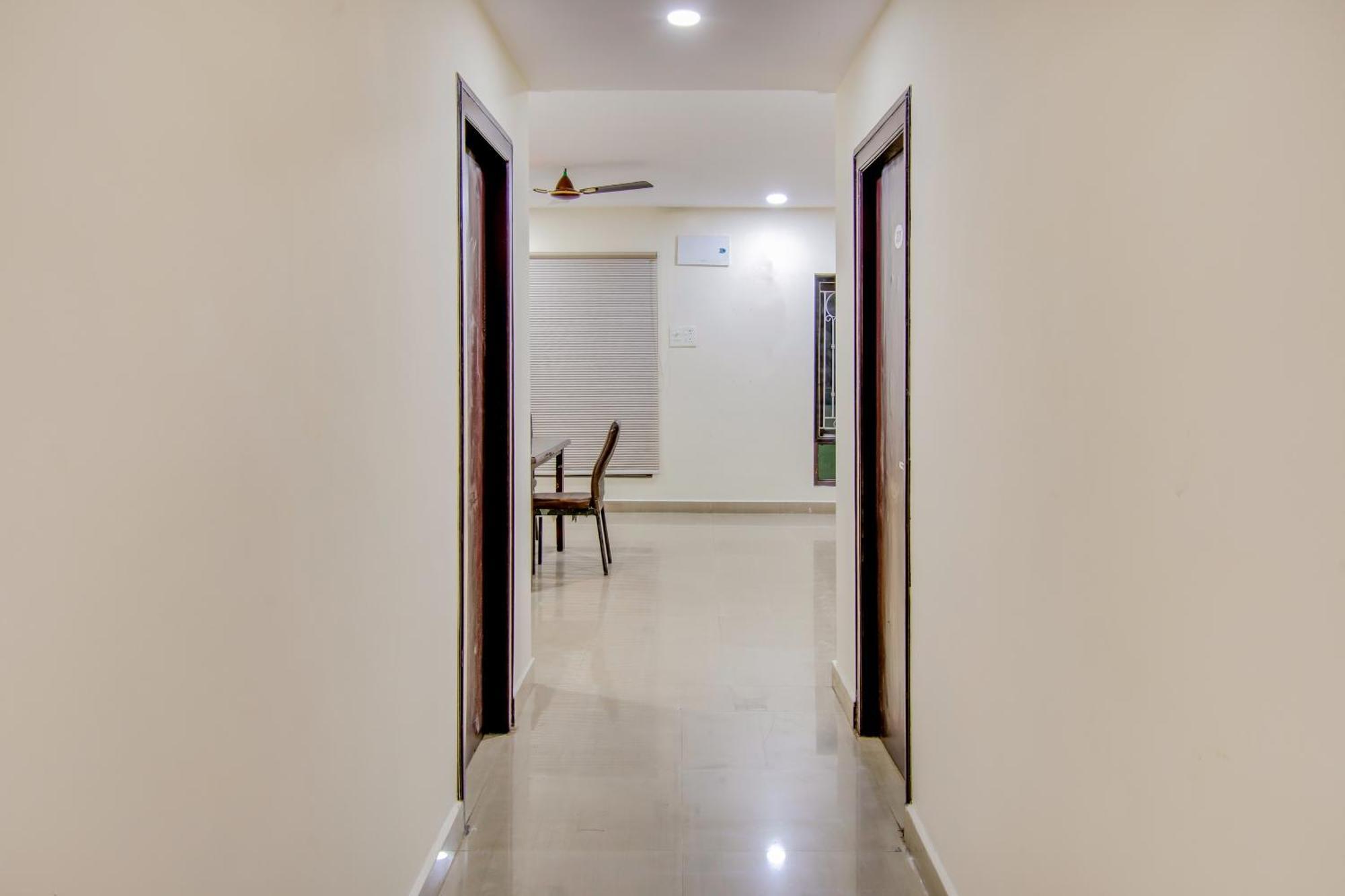 Oyo Akshaya Inn Vijayawāda Exterior foto