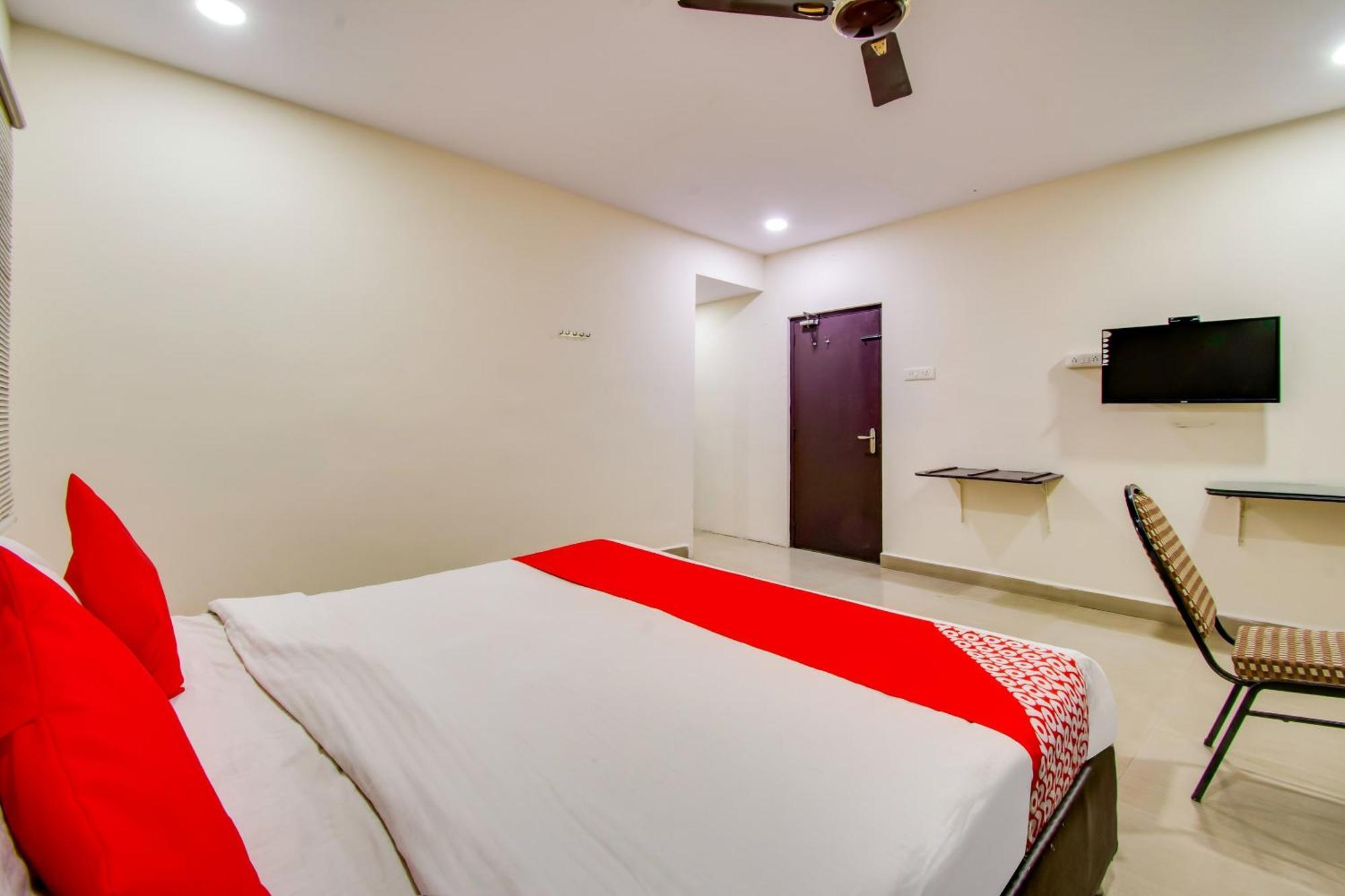 Oyo Akshaya Inn Vijayawāda Exterior foto