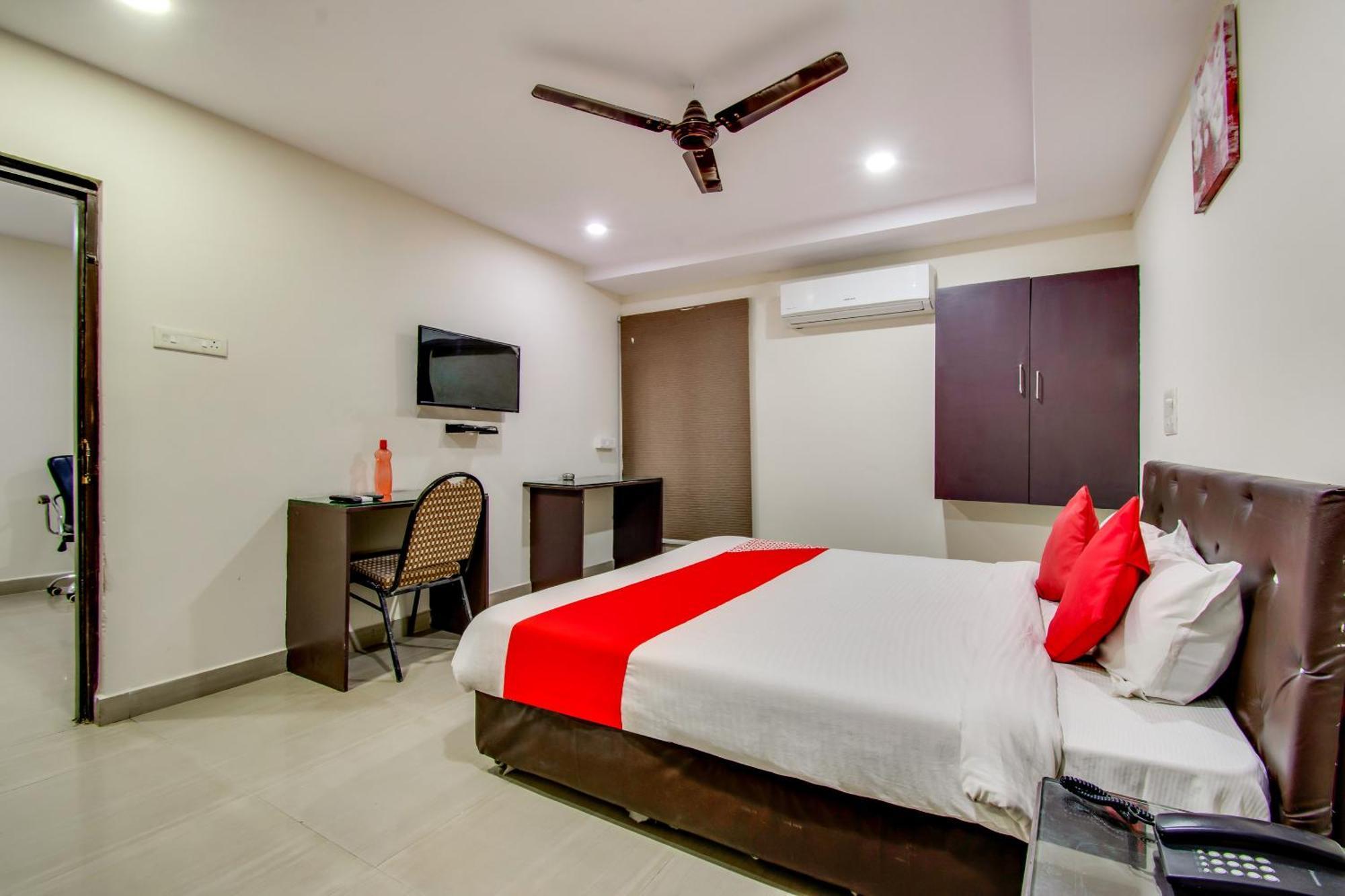 Oyo Akshaya Inn Vijayawāda Exterior foto