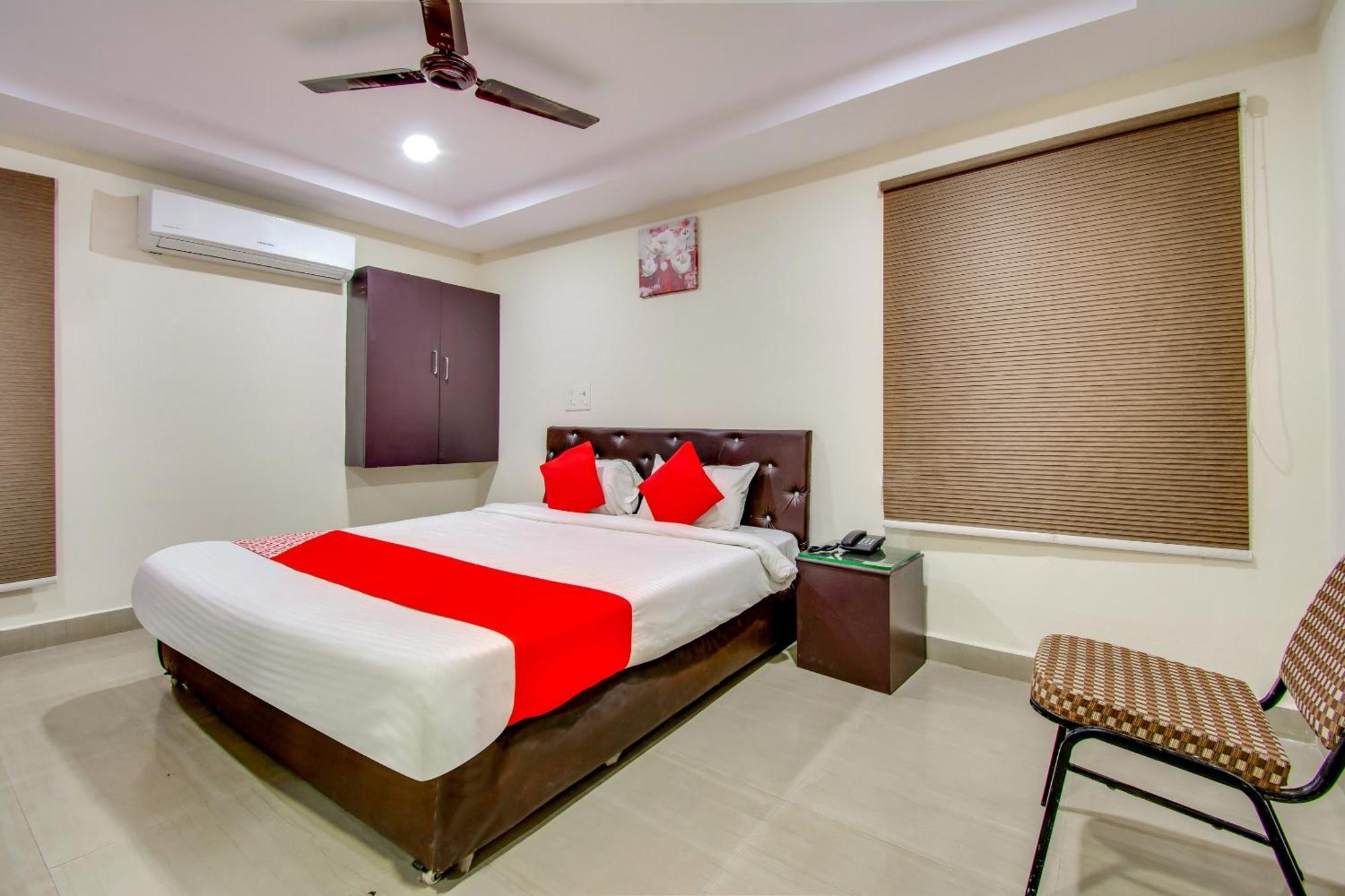 Oyo Akshaya Inn Vijayawāda Exterior foto