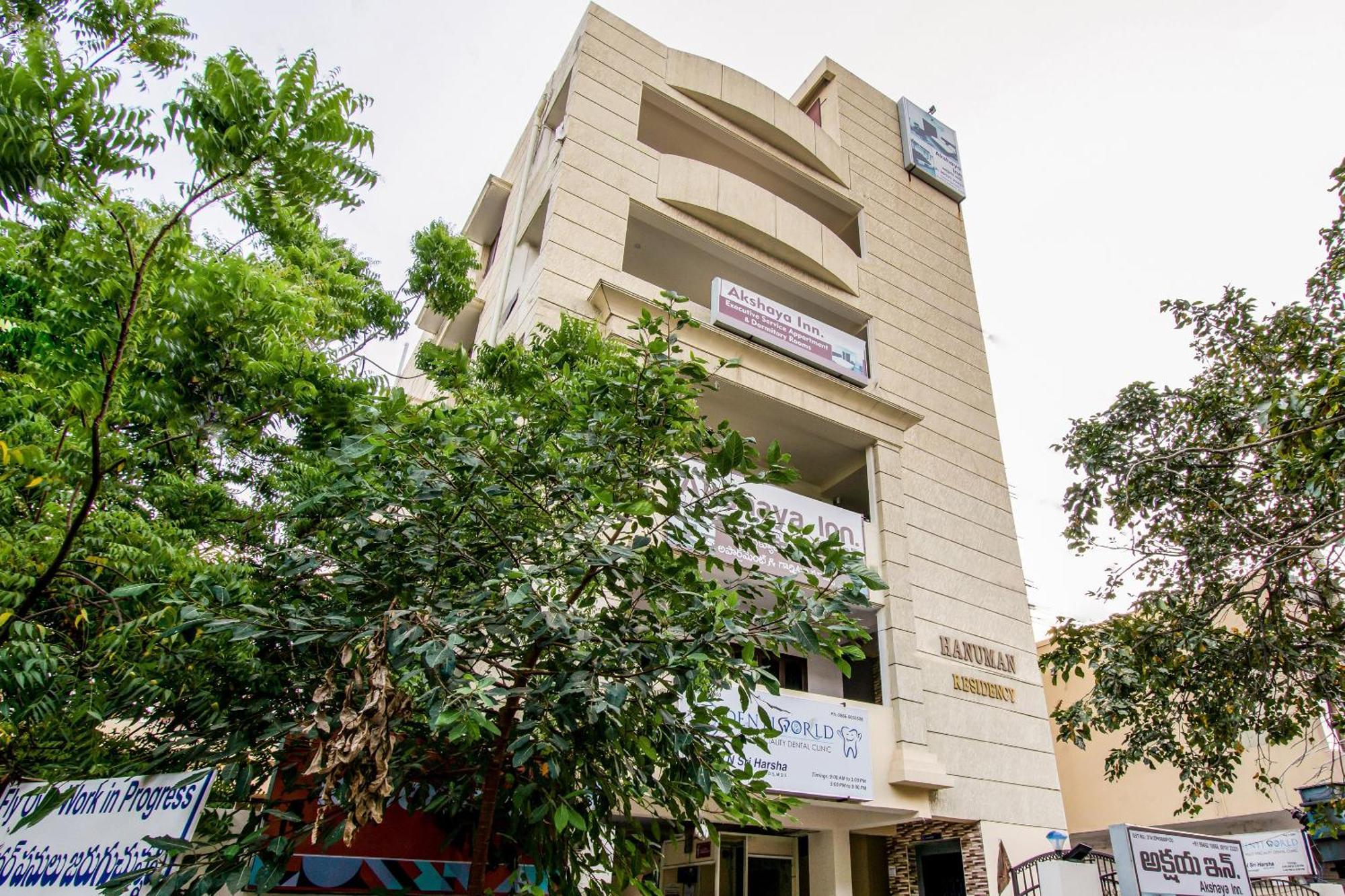 Oyo Akshaya Inn Vijayawāda Exterior foto
